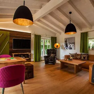 Chalet Platzhirsch Ferienhaus